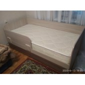 Кровать односпальная Елена с ящиками + защита